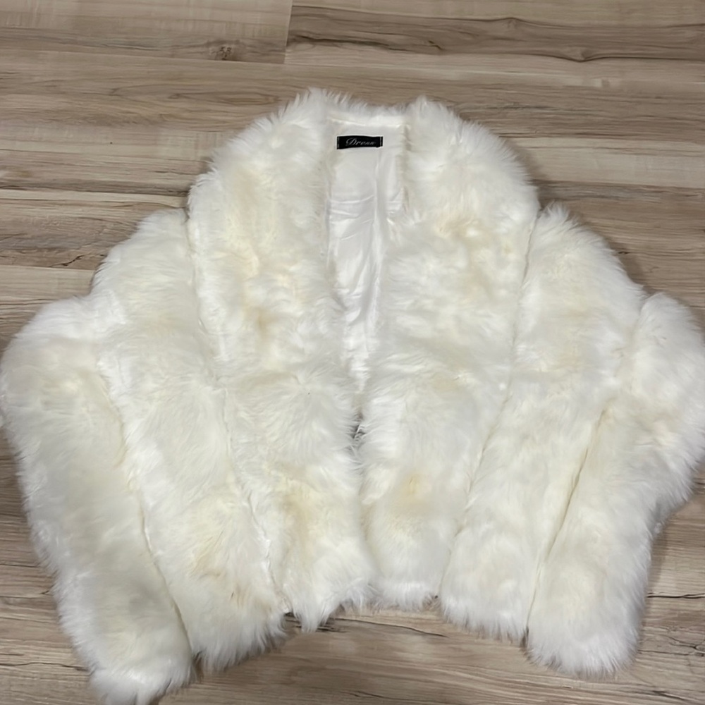 White puffy scarf